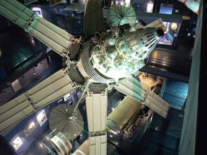 전기공학자들이 다루는 전형적인 작업 중 하나인 위성 통신이다.