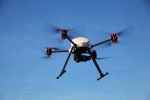 알티게이터(AltiGator) 사의 오닉스스타 XENA-8F 동축 회전식 접이식 드론