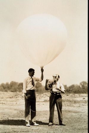1936년 워싱턴 D.C. 근처에서 미국 표준국 직원들이 라디오존데를 발사하는 모습
