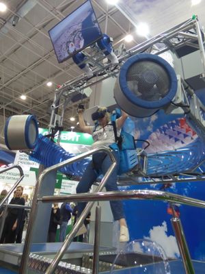 "아르미야 2022" 전시회의 낙하산 시뮬레이터