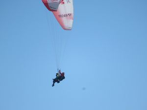 약 3,000m 상공의 실스 호(Lake Sils), 생모리츠(St. Moritz)에서 강사와 함께 패러글라이딩(2018)