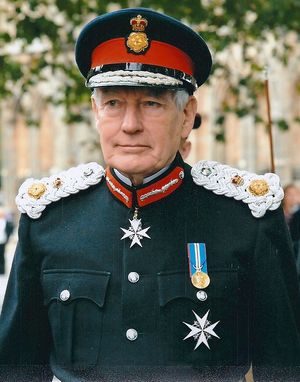 견장이 달린 영국 총독의 제복을 입은 크레이쏜 경