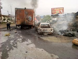 부에아(Buea)에서의 충돌 후 파괴된 차량