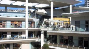 라조나 가와사키 플라자 루파 광장 일각