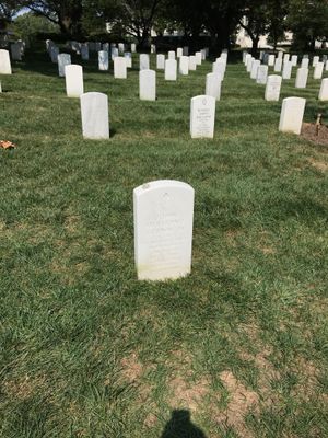 알링턴 국립묘지에 있는 글렌의 묘비