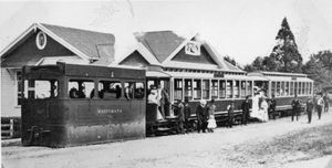 1910년 몽 데지르 호텔 밖의 증기 트램