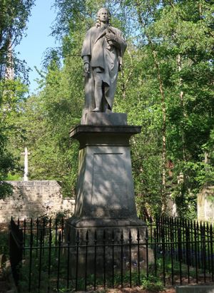 런던에 있는 왓츠의 유일한 공공 조각상은 애브니 공원 묘지(Abney Park Cemetery), 스톡 뉴잉턴(Stoke Newington)에 있다.