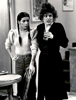 1981년 아이린 파일럿 방송에서 디디 레셔(Dee Dee Rescher)와 함께한 카라