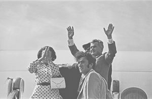 1976년 어머니 엘레나, 아버지 니콜라에 차우셰스쿠와 함께한 니쿠