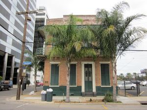 뉴올리언스 뉴올리언스 클리블랜드 애비뉴에 있는 허언의 전 집은 등록된 역사적 장소로 보존되어 있다.