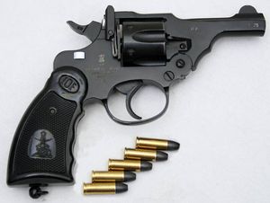 IOF .32 리볼버 (.32 S&W Long 실탄 사용)