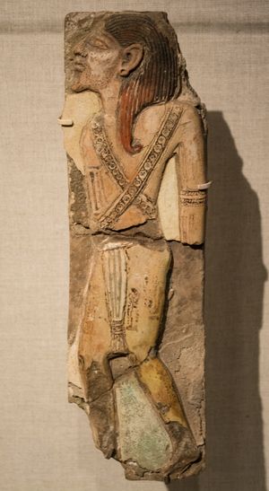 람세스 3세의 왕좌에서 나온 파이앙스 타일. 기원전 1184년에서 1153년경의 문신을 한 고대 리비아 족장을 묘사하고 있음