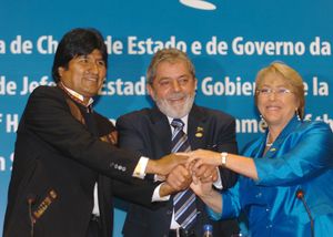 2008년 남미국가연합 정상회의에서 볼리비아, 브라질, 칠레 좌파 지도자들