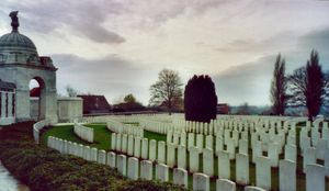 타인 코트 기념비와 타인 코트 군묘지(Tyne Cot Cemetery)