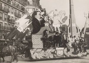1929년 파리 카니발에서 조약을 풍자한 모습