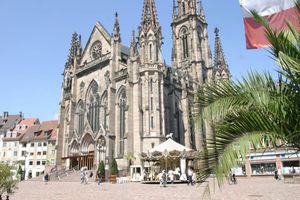 레위니옹 광장의 생테티엔 사원