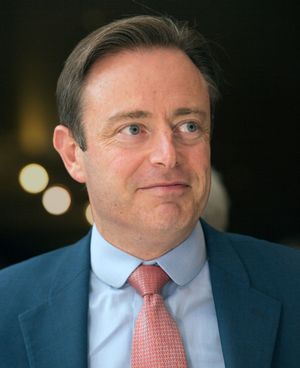 바르트 데 베버 (N-VA), 2010년 총선에서 플랑드르 지역 승리를 이끌며 벨기에 정치의 중심인물로 부상했다.