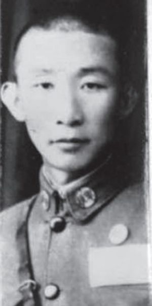 1935년 육군사관학교 졸업 당시 염동진. 알려진 그의 사진 두 장 중 하나임(2021년 기준).