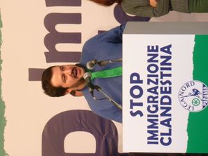 2013년 북부연맹 집회에서 연설하는 마테오 살비니