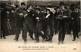 잔 다르크 축제일에 카멜로 뒤 루아의 체포 장면. 엽서, 1909년.
