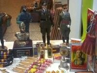 톨레도 상점의 프랑코파시스트-팔랑헤당 및 나치 기념품