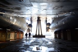  선체와 프로펠러의 아랫면