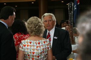 2008년 호크가 의사당에서 피랍 세대에 대한 사과를 하는 모습