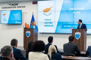 2024년 4월, 니코스 흐리스토둘리디스 대통령과 유럽 의회 의장 로베르타 메솔라