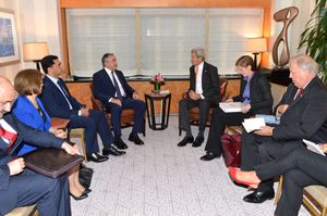 2015년 10월 2일, 아큰즈와 미국의 존 케리 국무장관