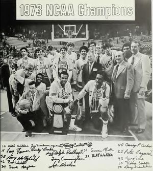 1973 UCLA 농구 NCAA 우승, 월튼은 뒷줄 중앙에 있다.