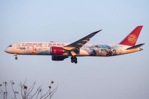 준야오 항공(Juneyao Airlines)과 협업한 원신 테마 도장이 그려진 보잉 787-9 항공기