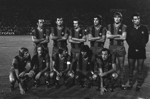 1975년 바르셀로나 선수단. 소틸은 앞줄 오른쪽에서 두 번째에 있다.