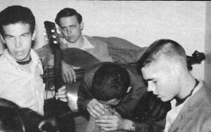 스워스모어 대학교 재학 중인 쉬켈(후방)