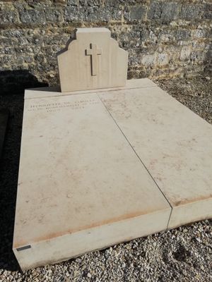 앙리에트 드골의 콜롱베레되제글리즈 묘소