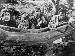 미국 방송사(ABC) TV 시리즈 《젊은 반역자들》(The Young Rebels, 1970) 출연진: 왼쪽부터 알렉스 헨텔로프(Alex Henteloff), 릭 엘리(Rick Ely), 필립 포케(Philippe Forquet), 고셋 주니어.