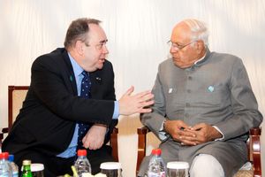 샐먼드와 인도 신재생에너지부 장관 파룩 압둘라(Farooq Abdullah), 2012