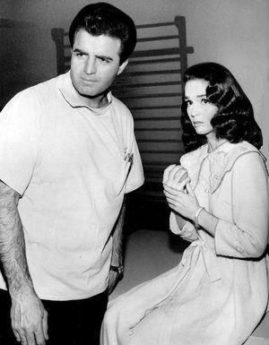 빈스 에드워드스(Vince Edwards)와 함께 출연한 "벤 케이시(Ben Casey)"(1965년)의 크로스비