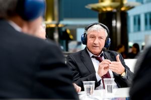 2016년 유럽 의회 의원으로 재직 중인 디아코누