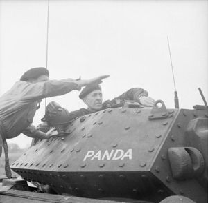 1942년 7월 18일, 훈련 중 코버넌터 전차에 탑승한 당시 제9기갑사단 사단장(GOC) 브라이언 호록스 소장