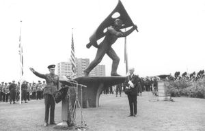 1964년 나이메헌 해방 20주년 기념식에서 브라이언 호록스 중장이 자유 박물관 개관 연설을 하고 있다.