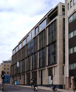 런던 차터하우스 스트리트 17번지에 위치한 본사