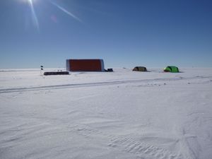 로스 빙붕에 있는 뉴질랜드 2017년 온수 드릴 캠프의 주요 시추 현장