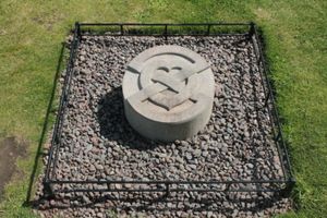 멜로즈 수도원에 있는 로버트 더 브루스의 심장 매장지 표지석