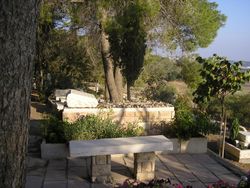 나할랄 묘지에 있는 다얀의 묘