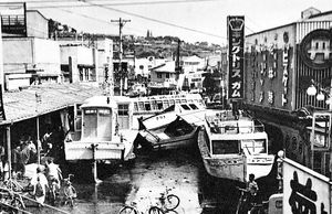 쓰나미로 피해를 입은 미야기현 시오가마시의 모습.