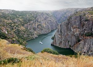 포르투갈-스페인 국경의 두에로 협곡