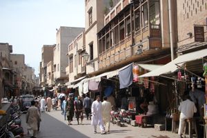 2012년부터 아가 칸(Agha Khan) 문화 신탁과 공동으로 라호르 성벽 도시(Walled City of Lahore)의 일부가 복원되고 있다.