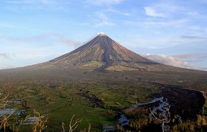 루손섬 남부의 마욘산(Mount Mayon)