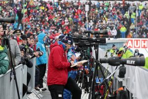 바이애슬론 코치들은 조준경을 사용하여 선수의 사격 위치를 확인하고 최적화한다