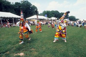 2001년 워싱턴 D.C.의 스미스소니언 민속 축제(Smithsonian Folklife Festival)에서 공연한 버뮤다 곰베이 댄서들